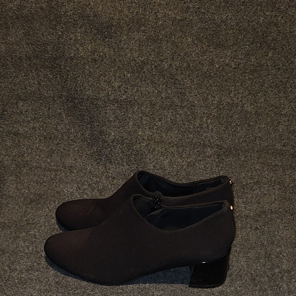 Anne Klein Black Fabric Booties Block Heel Ankle Boots AKHUXTON Size 8.5M